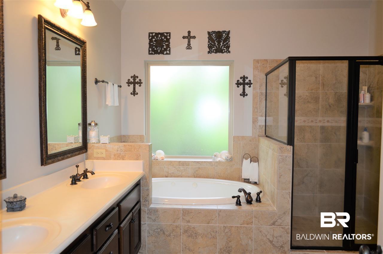 29990 Dolive Ridge Daphne, AL 36527 - Photo 11 of 22 MASTER BATH