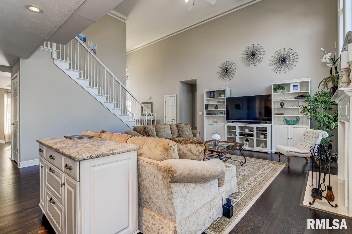 3221 Falcon Point Springfield, IL 62711 - Photo 2 of 44