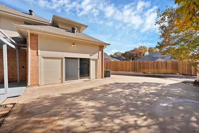 a picture of a bench in the window