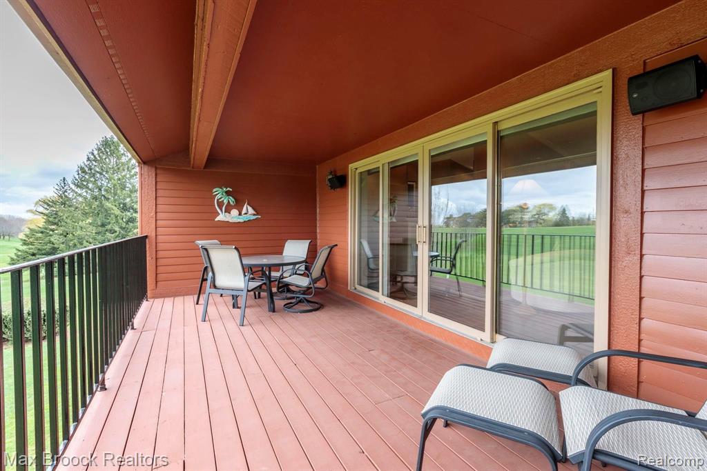 944 Green View Court Rochester Hills, MI 48307 - Photo 22 of 36