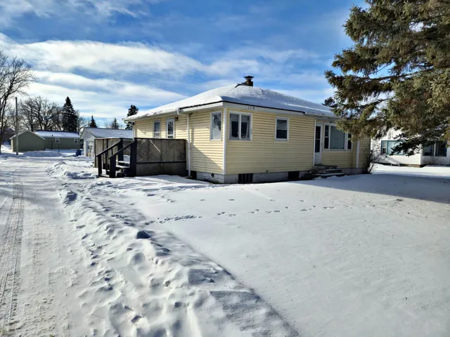 $130,000 | 116 1st Street Northwest, Menahga, MN 56464