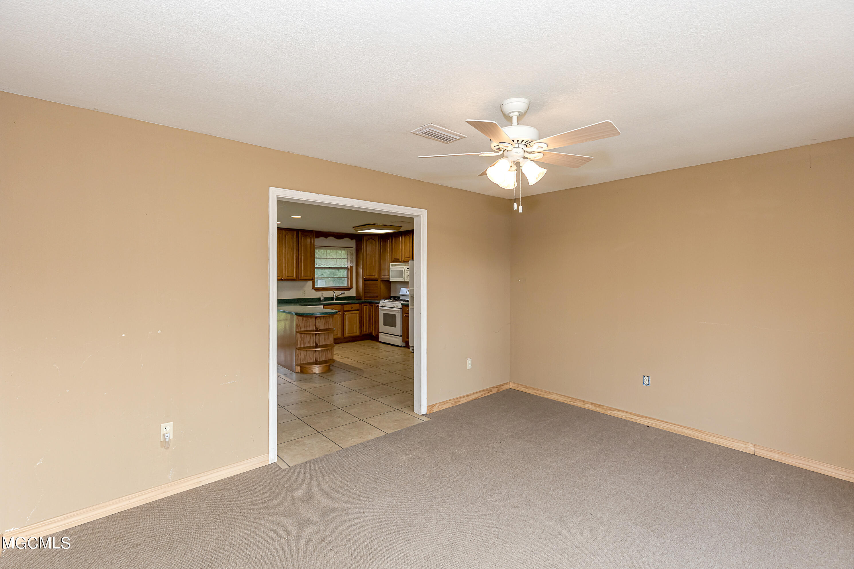 11368 Ruth Court Biloxi, MS 39532 - Photo 11 of 46 IMG_2932
