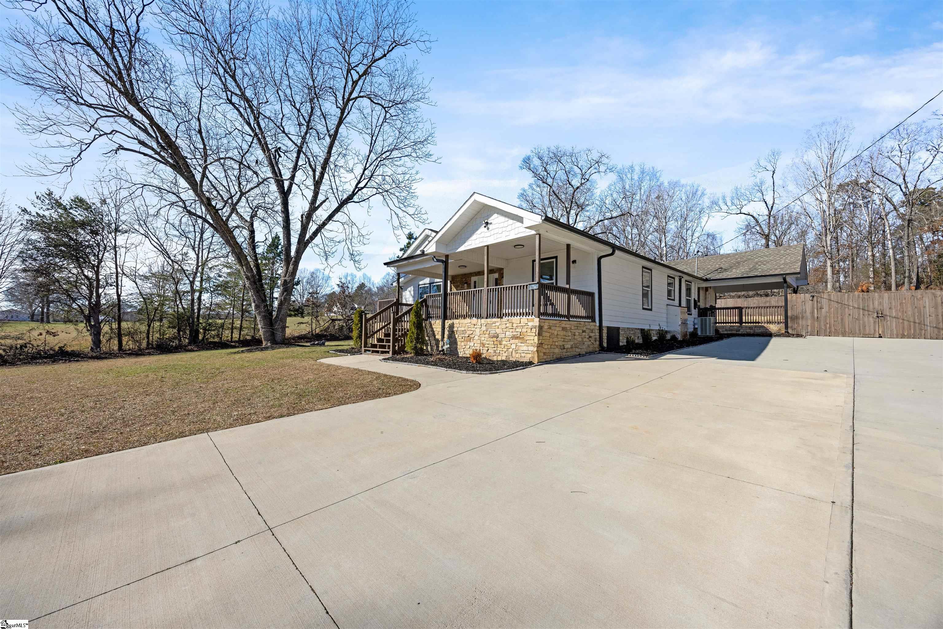 2016 Edwards Lake Road Greer, SC 29651 - Photo 4 of 49