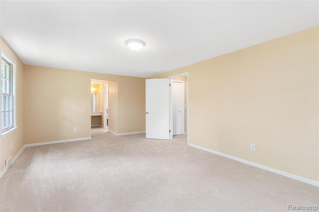 2504 New England Drive Rochester Hills, MI 48309 - Photo 39 of 47