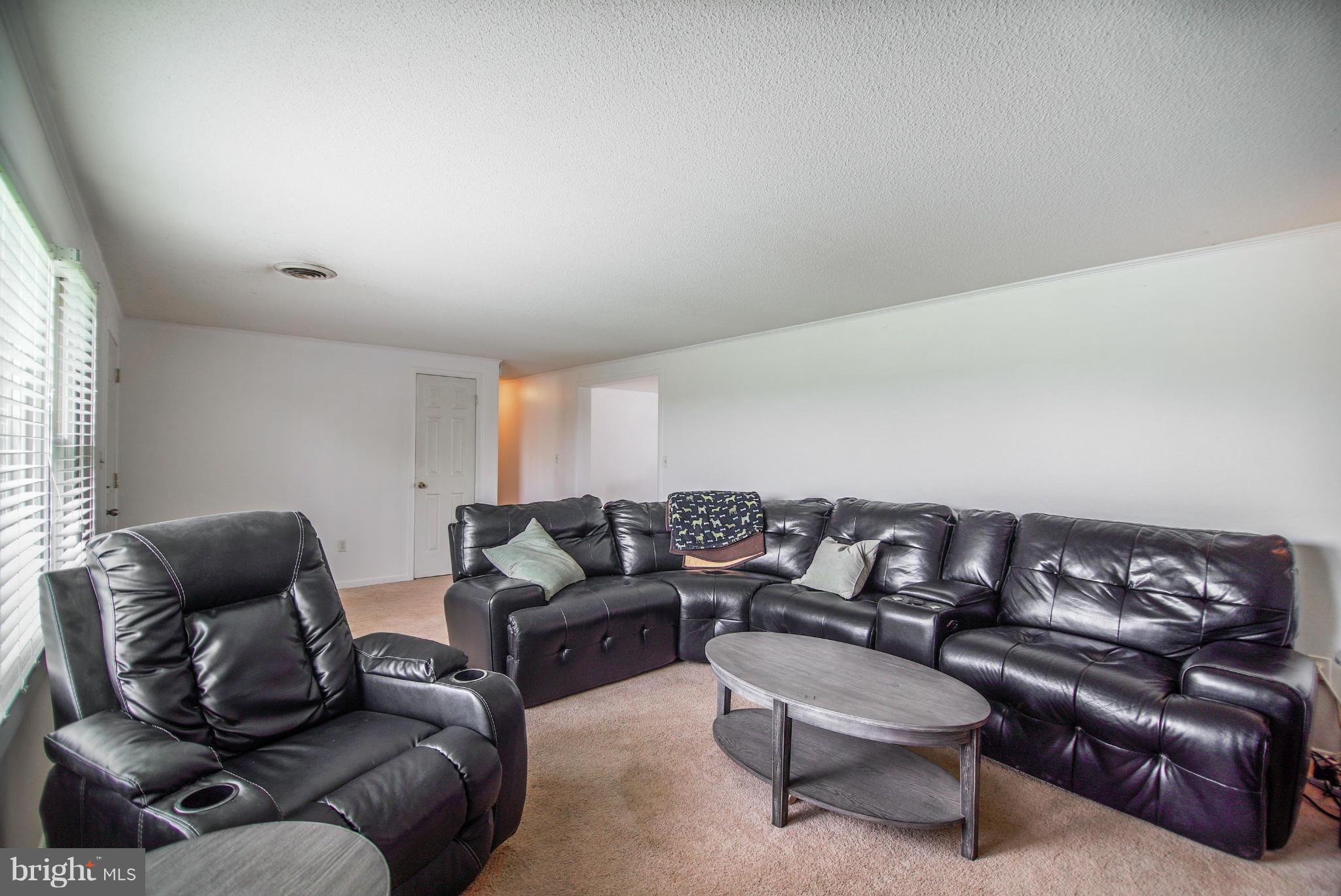 8025 Damascus Road Gaithersburg, MD 20882 - Photo 11 of 30 Family Room