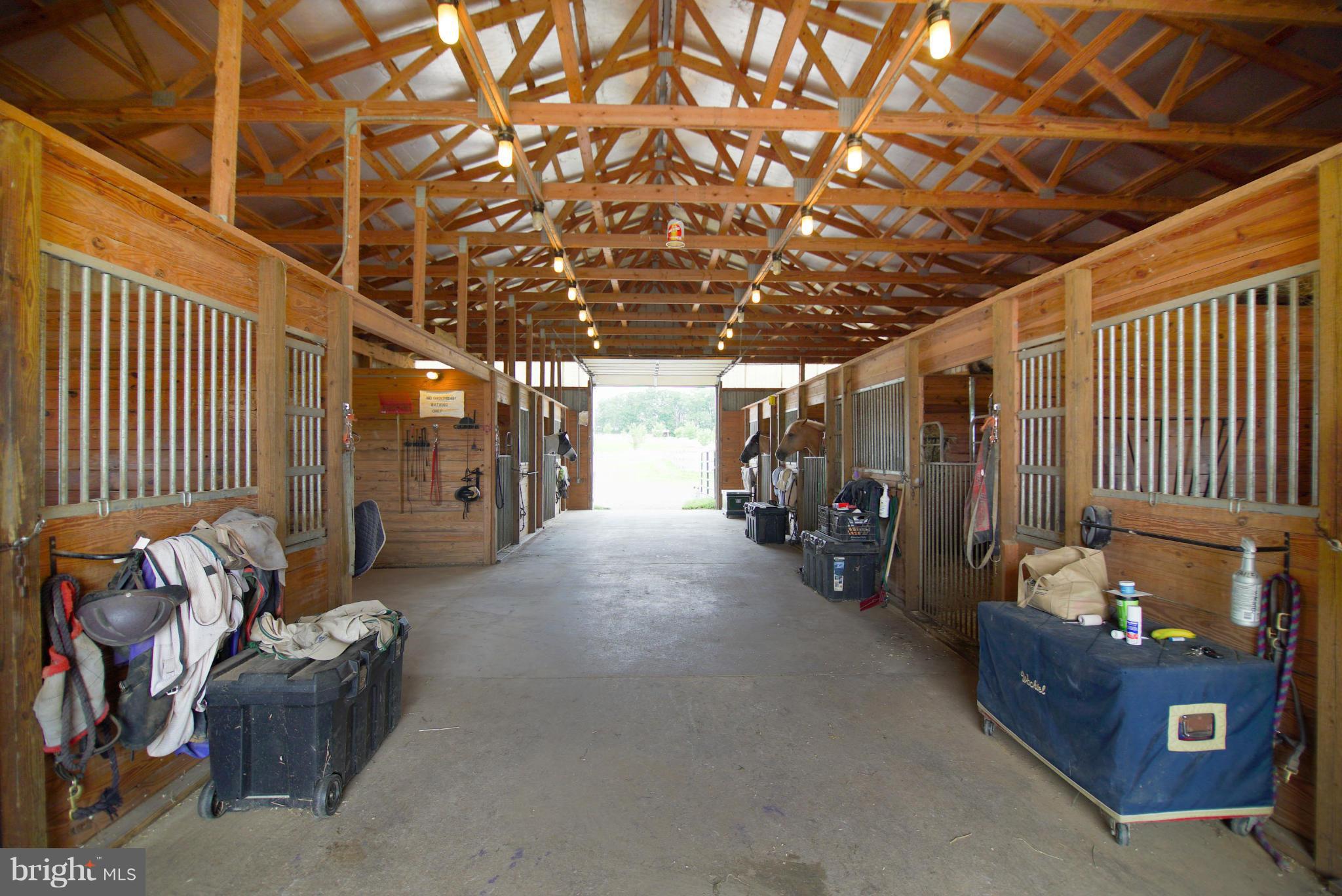 8025 Damascus Road Gaithersburg, MD 20882 - Photo 21 of 30 Center aisle barn