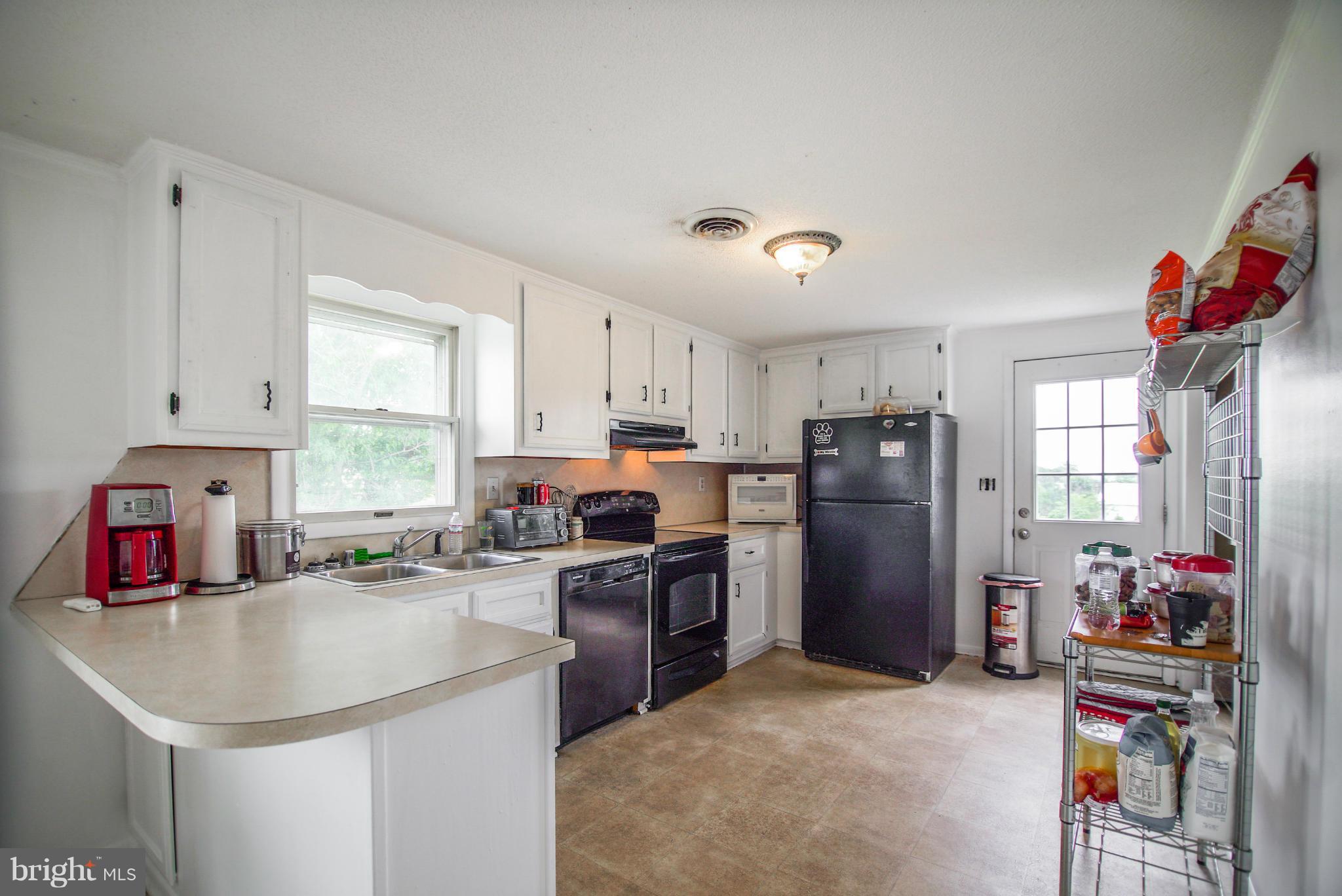 8025 Damascus Road Gaithersburg, MD 20882 - Photo 7 of 30 Kitchen