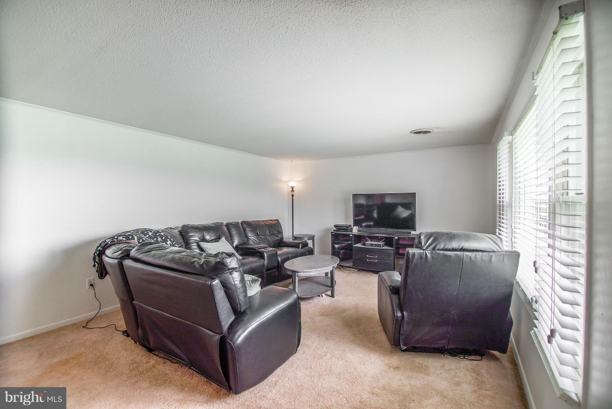 8025 Damascus Road Gaithersburg, MD 20882 - Photo 10 of 30 Family Room