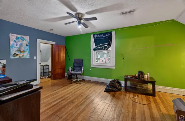$189,900 | 523 Kansas Avenue, Holton, KS 66436