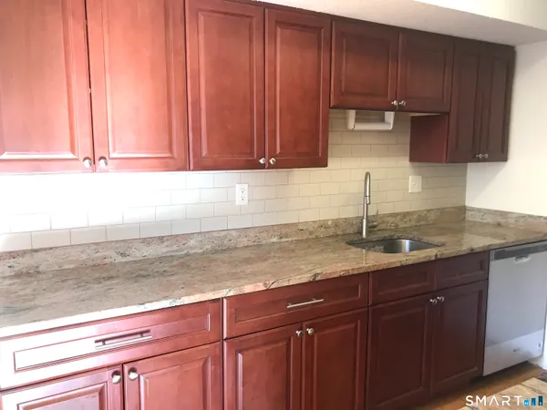 $1,700 | 60 Plainfield Avenue, Unit 10, West Haven, CT 06516