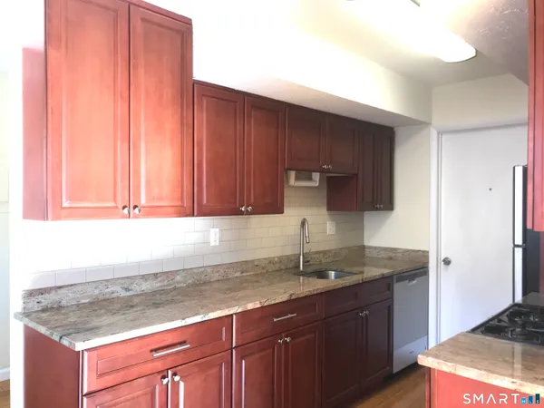 $1,700 | 60 Plainfield Avenue, Unit 10, West Haven, CT 06516