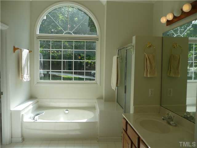 5644 North Hawthorne Way Raleigh, NC 27613 - Photo 10 of 21 Master Bath/Spa