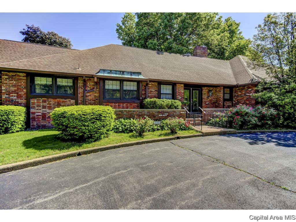 100 Pinehurst Drive Springfield, IL 62704 - Photo 1 of 36