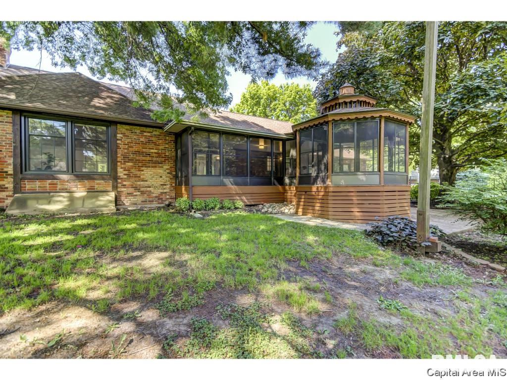 100 Pinehurst Drive Springfield, IL 62704 - Photo 3 of 36