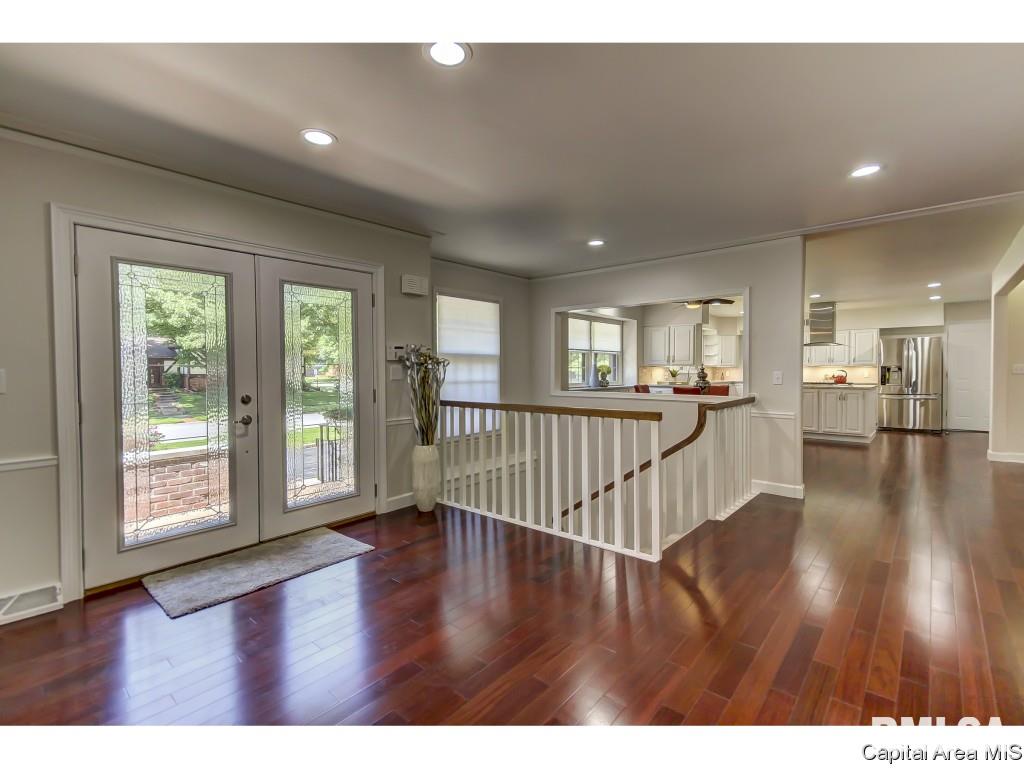 100 Pinehurst Drive Springfield, IL 62704 - Photo 8 of 36
