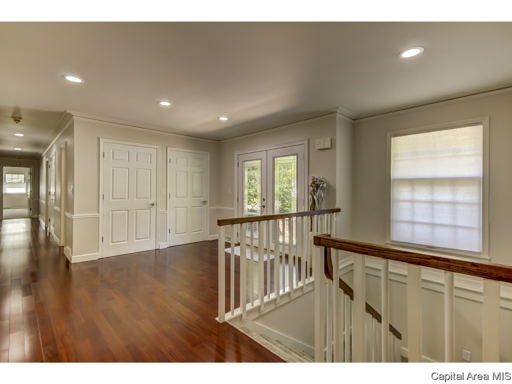 100 Pinehurst Drive Springfield, IL 62704 - Photo 10 of 36