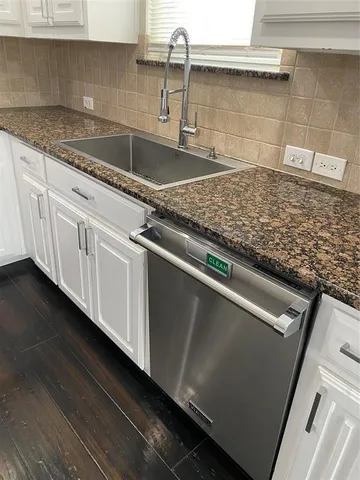 a close view of sink and tap