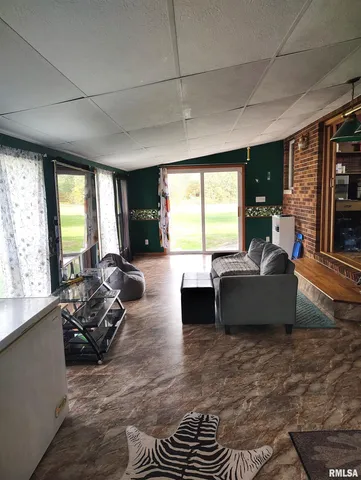 $399,000 | 26588 East Maplewood Lane, Canton, IL 61520