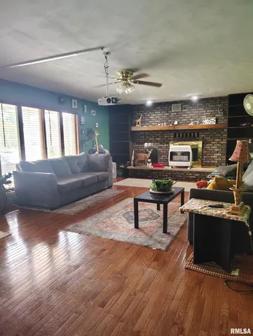 $399,000 | 26588 East Maplewood Lane, Canton, IL 61520