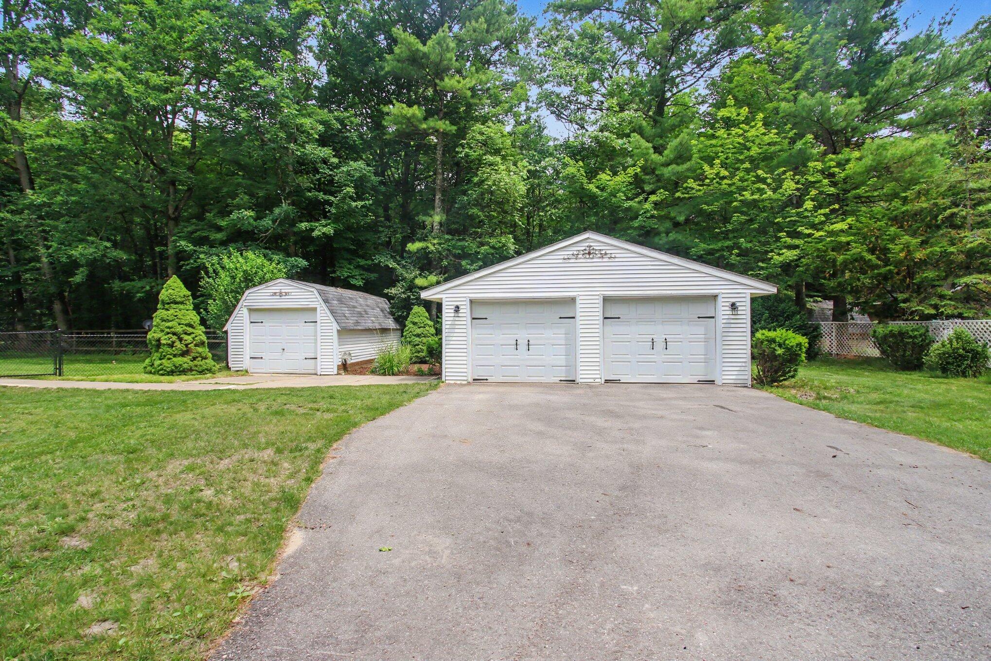 850 West Michillinda Road Muskegon, MI 49445 - Photo 16 of 18 Large 2 stall Garage and Storage Shed