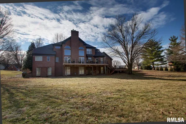 $675,000 | 609 Long Drive, Quincy, IL 62305