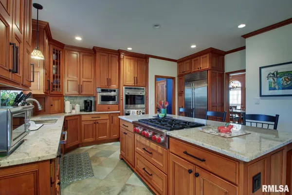$675,000 | 609 Long Drive, Quincy, IL 62305