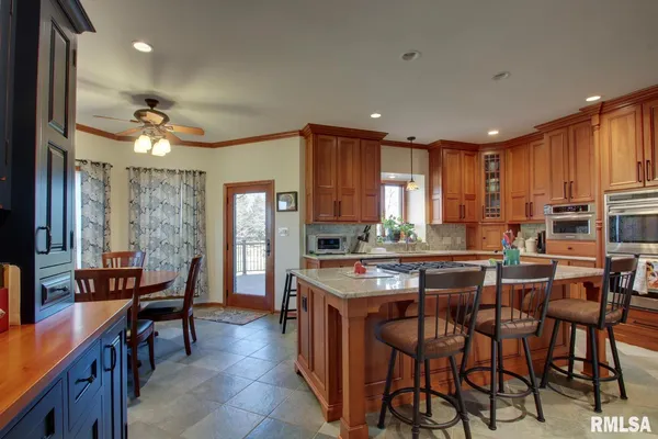 $675,000 | 609 Long Drive, Quincy, IL 62305