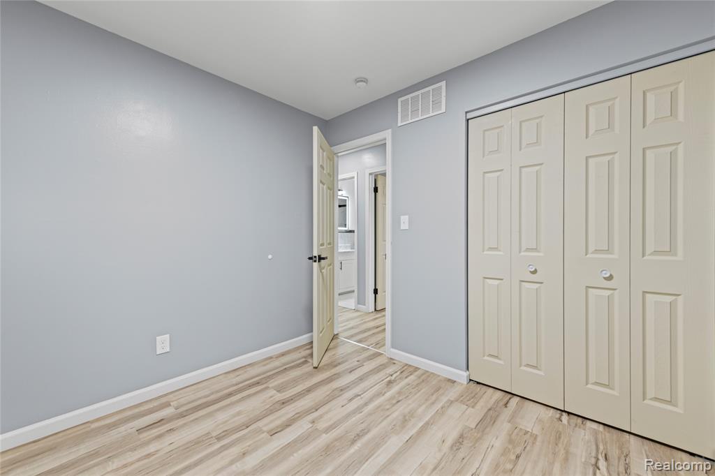 7218 Superior Street Center Line, MI 48015 - Photo 13 of 27