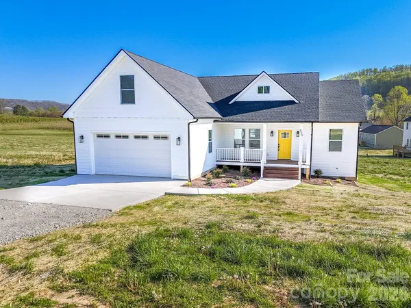 $514,900 | 529 Waters Road, Hendersonville, NC 28792