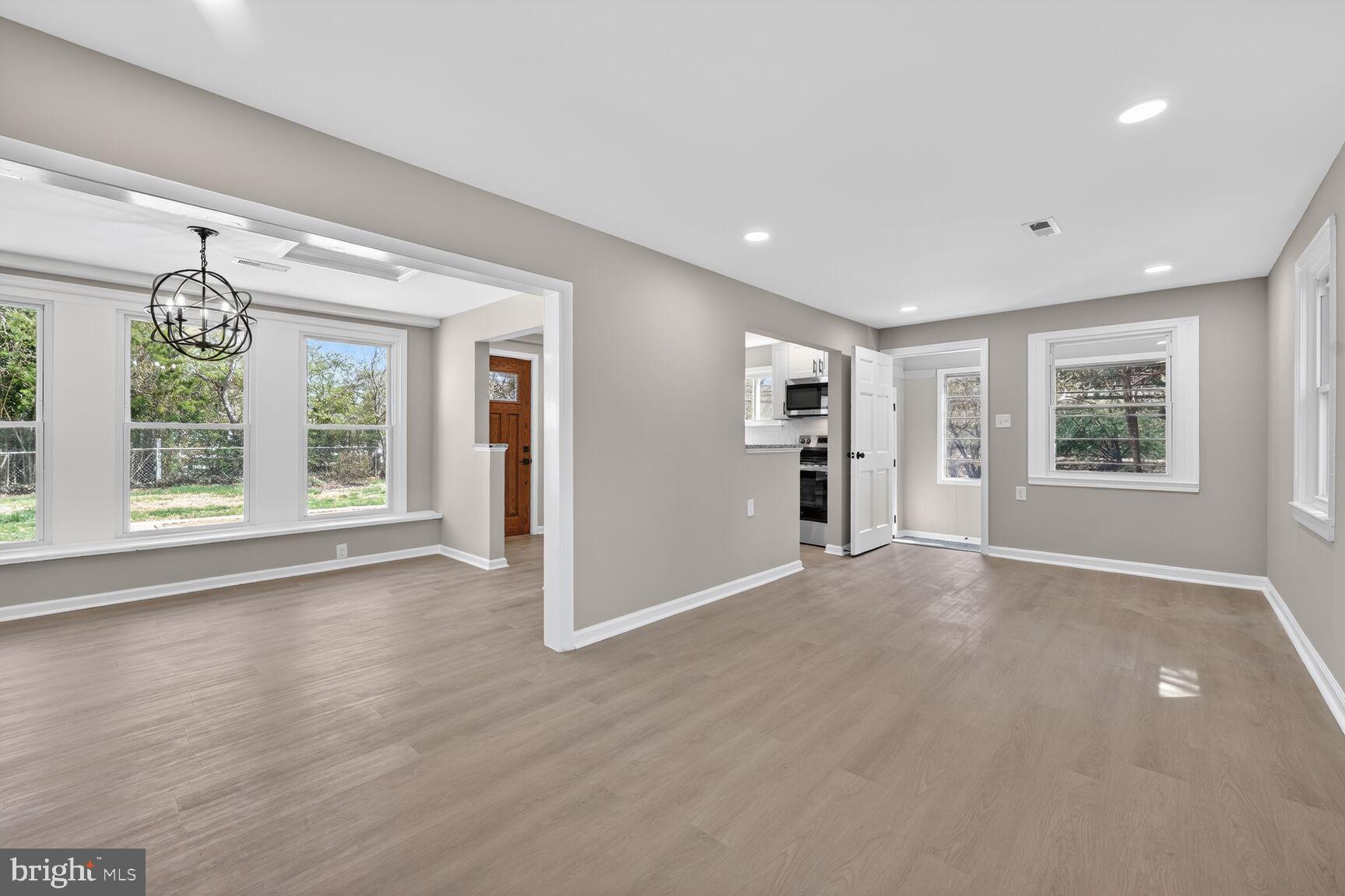 9329 Allentown Road Fort Washington, MD 20744 - Photo 5 of 14 Living room