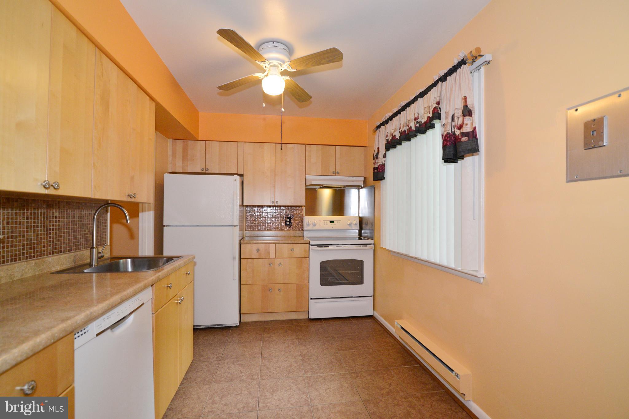 2346 Antiqua Court Reston, VA 20191 - Photo 2 of 27 Kitchen