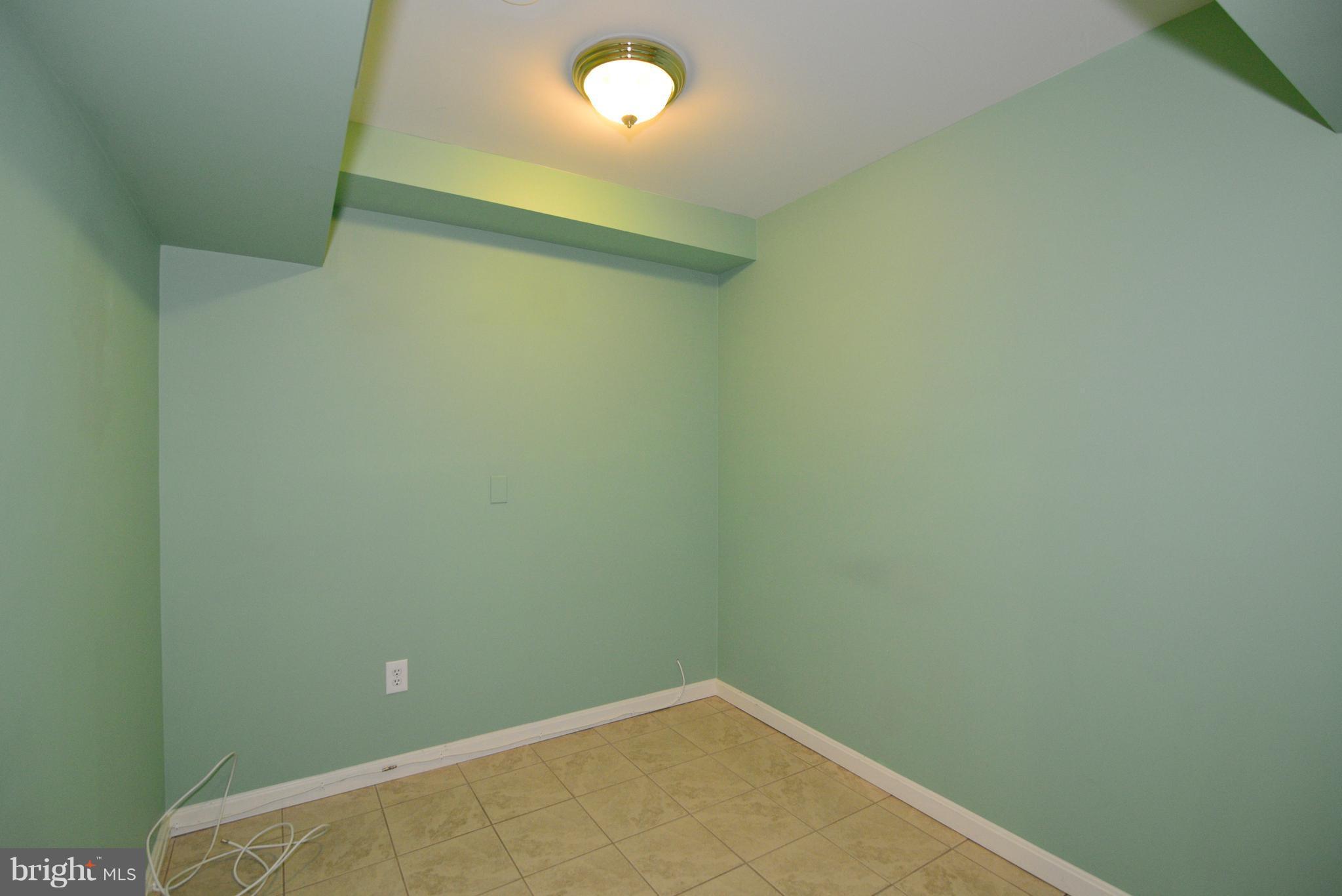 2346 Antiqua Court Reston, VA 20191 - Photo 12 of 27 Bedroom