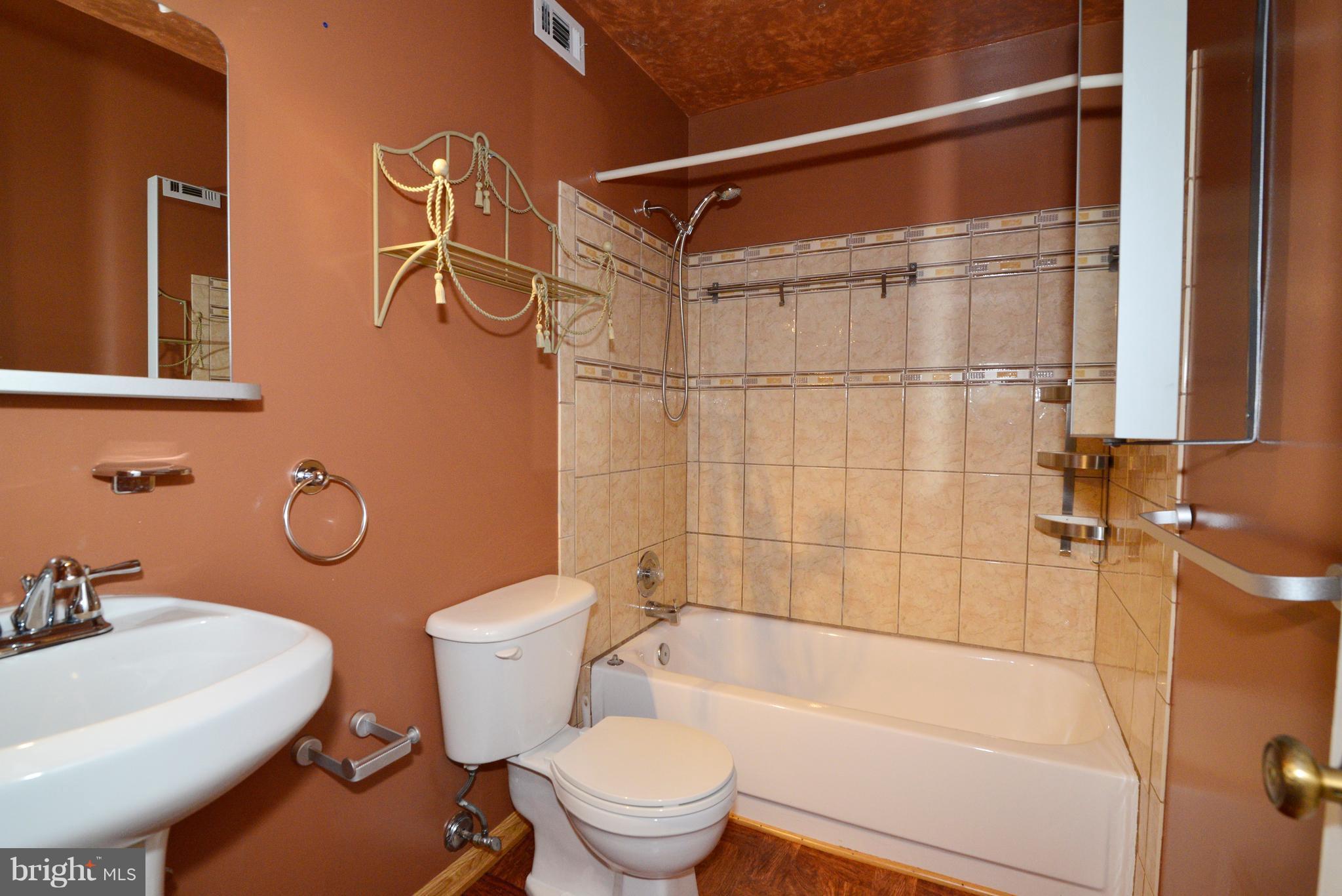 2346 Antiqua Court Reston, VA 20191 - Photo 18 of 27 Bath