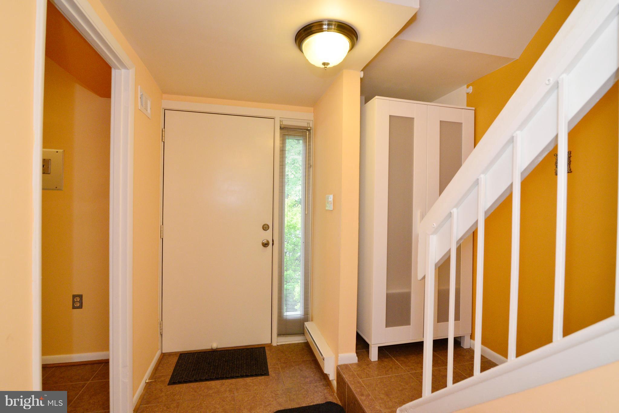 2346 Antiqua Court Reston, VA 20191 - Photo 5 of 27 Interior (General)