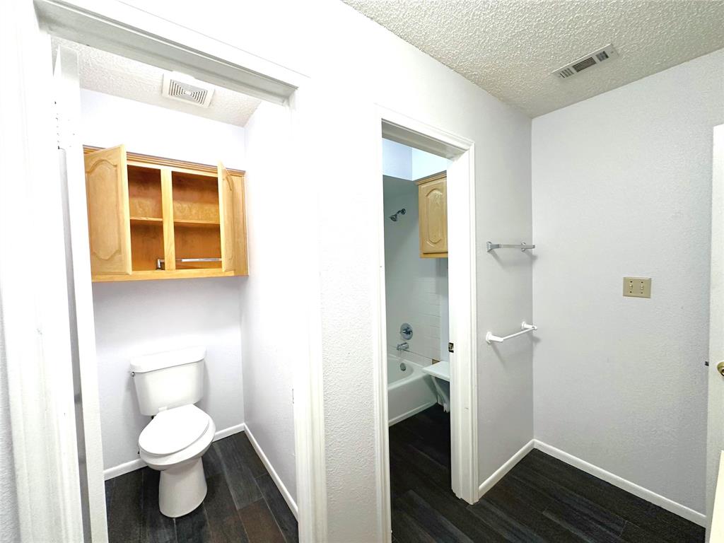 722 East Wheatland Road Duncanville, TX 75137 - Photo 38 of 40 a bathroom with a toilet