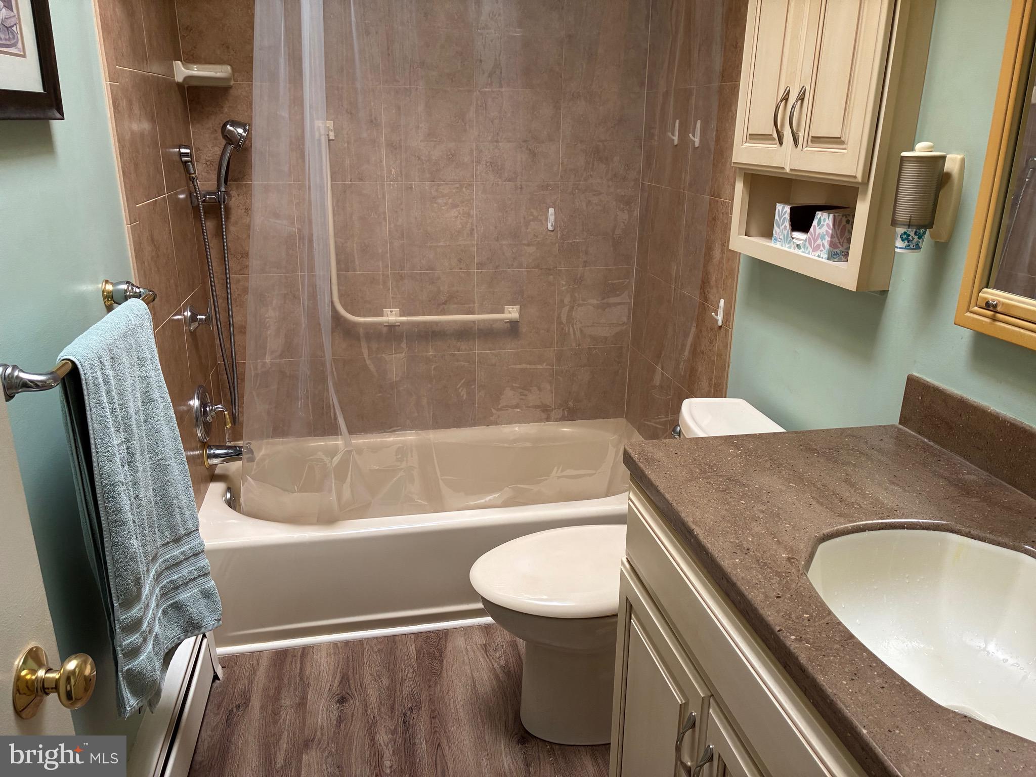 4122 Fairdale Road Philadelphia, PA 19154 - Photo 20 of 25 Modern Bath