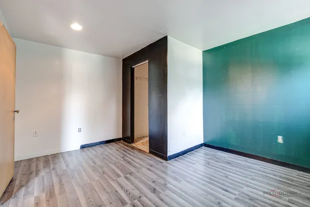 a view of an empty room and window