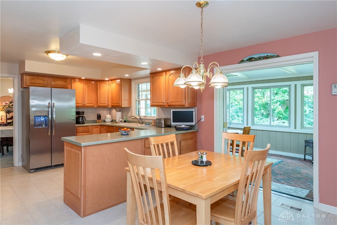 2033 Fox Run Road Dayton, OH 45459 - Photo 10 of 38 Gallery Image 10