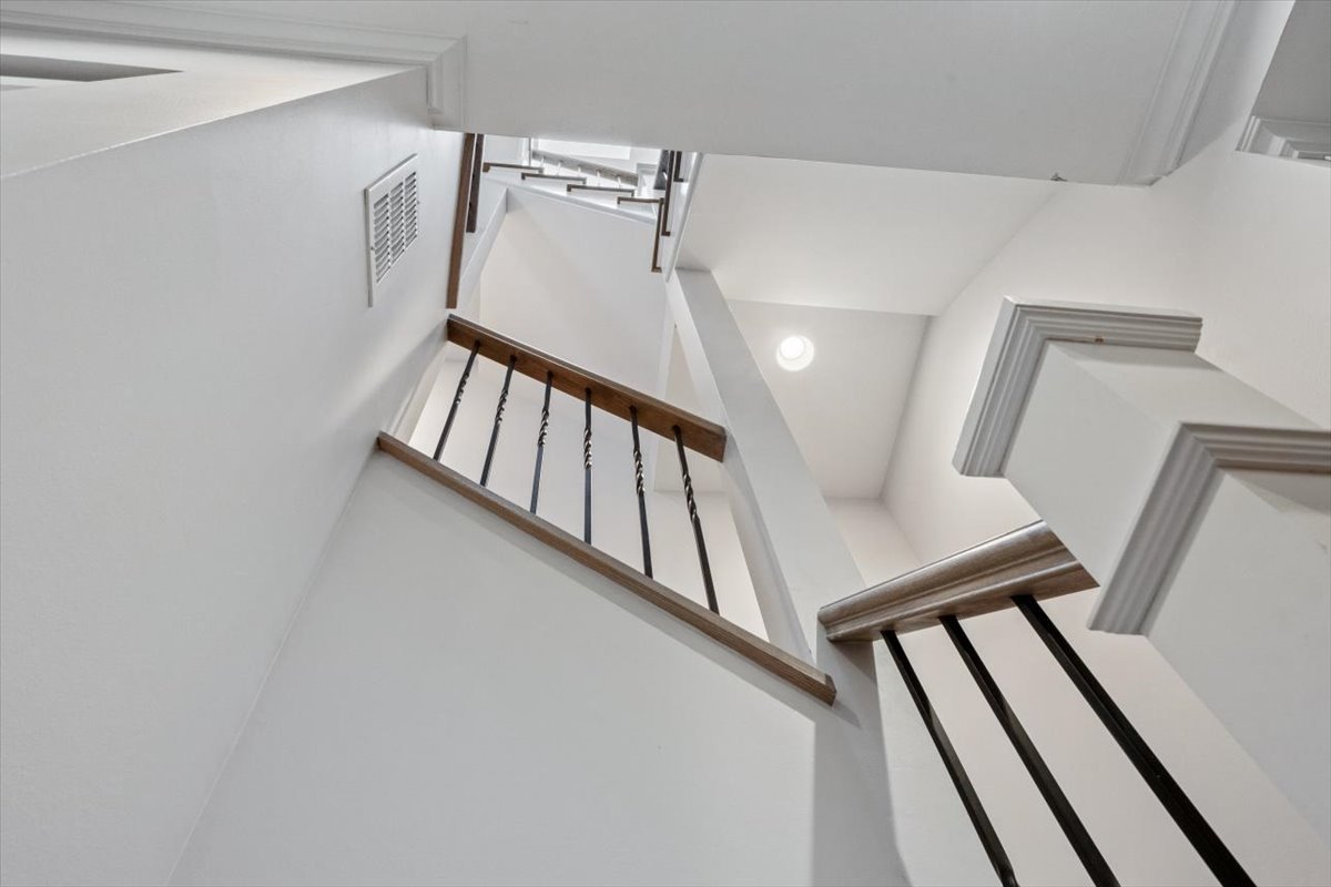1019 West George Street Chicago, IL 60657 - Photo 35 of 43