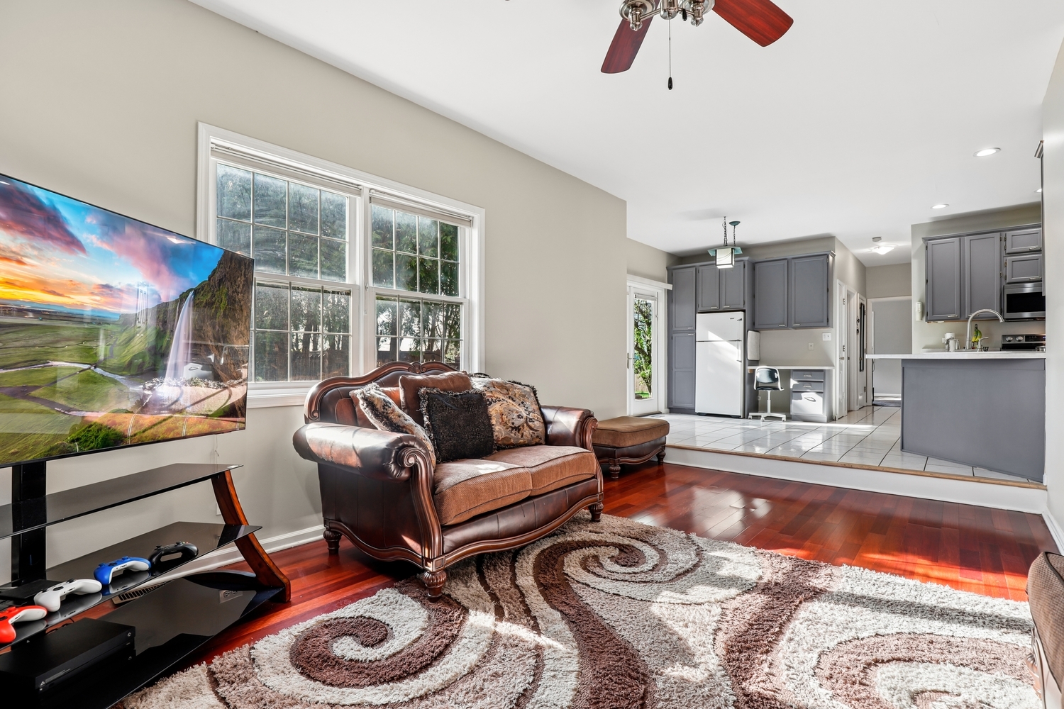 1004 Hamlet Road Naperville, IL 60564 - Photo 5 of 33