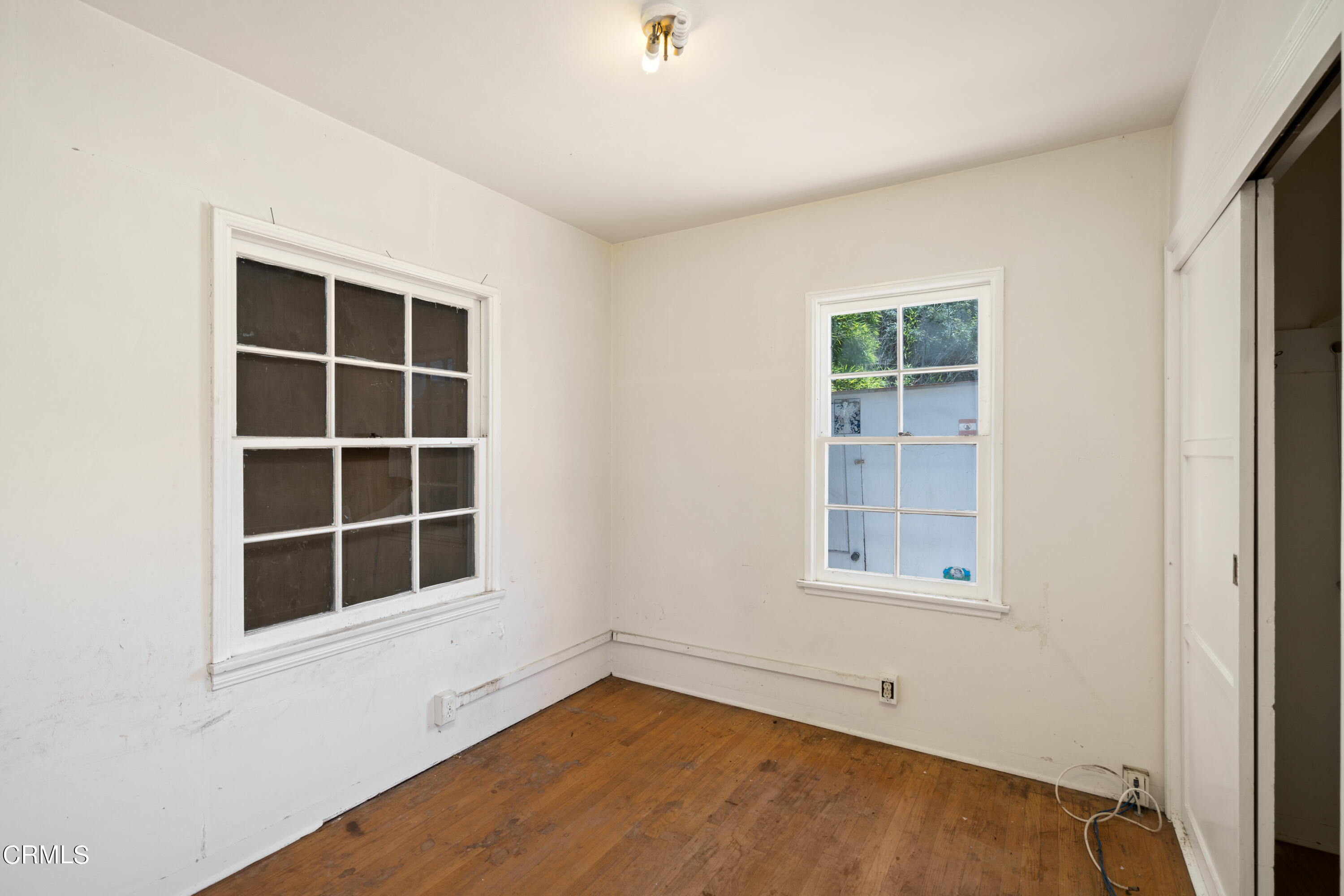 3254 Orlando Road Pasadena, CA 91107 - Photo 17 of 25 an empty room with windows