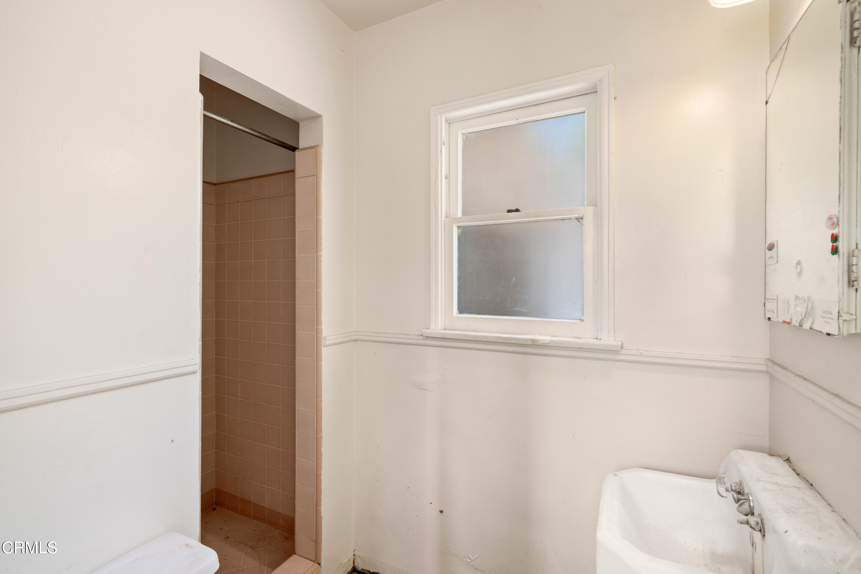 3254 Orlando Road Pasadena, CA 91107 - Photo 18 of 25 a bathroom with a sink and mirror