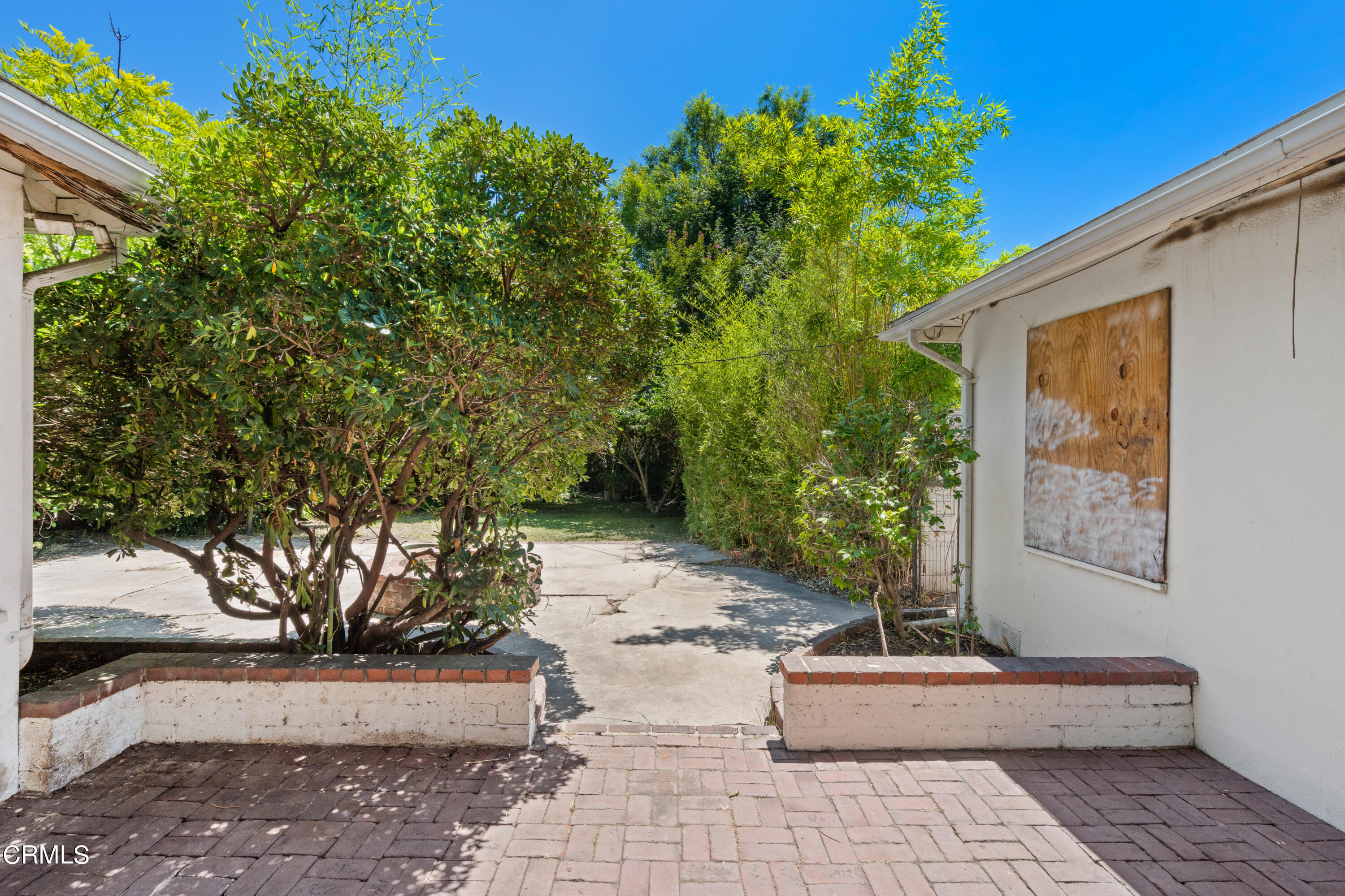 3254 Orlando Road Pasadena, CA 91107 - Photo 24 of 25 a view of a back yard of the house
