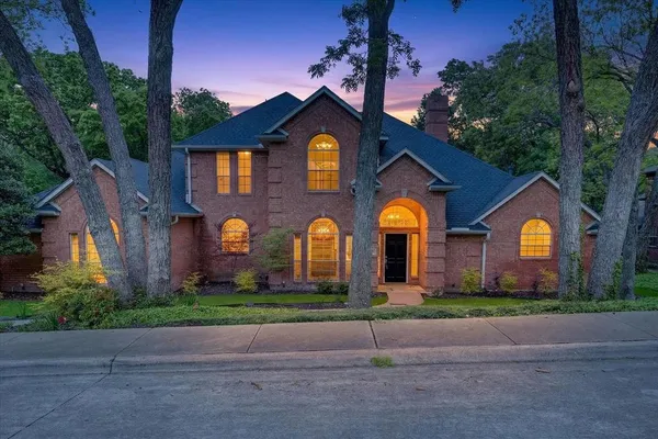 $425,000 | 1505 Wyndmere Drive, DeSoto, TX 75115