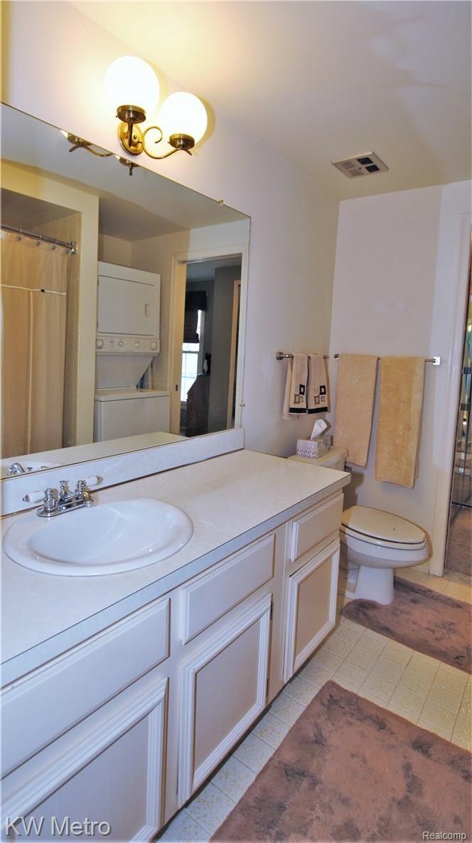 3503 Crooks Road Royal Oak, MI 48073 - Photo 23 of 40 Full Bath