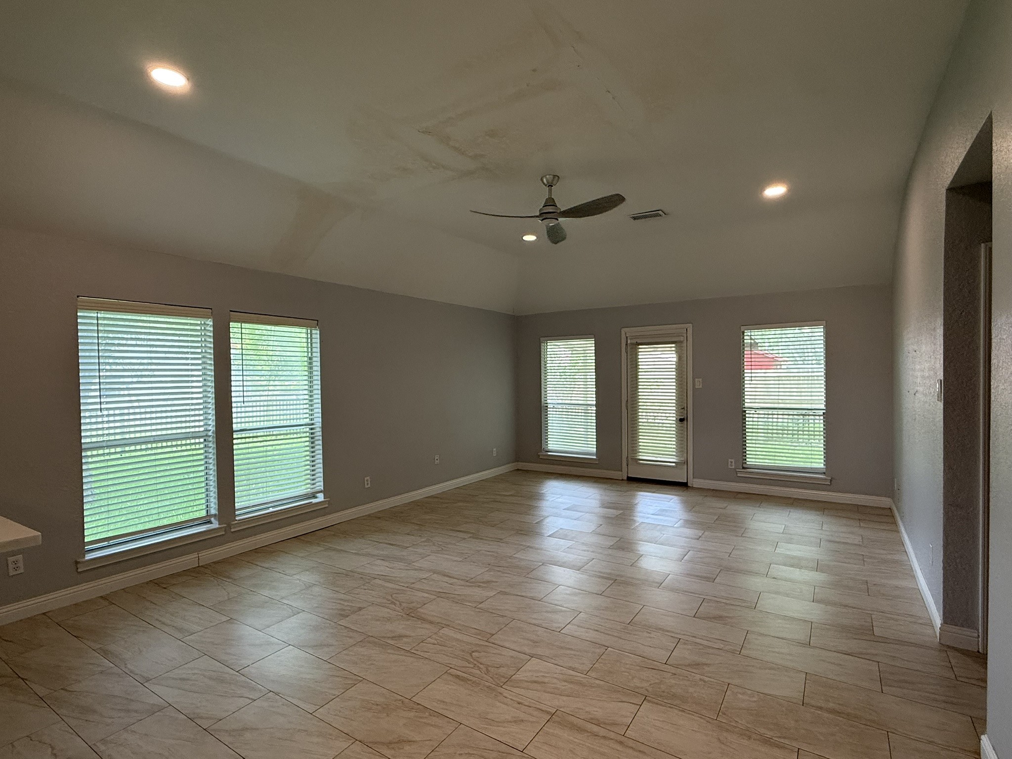 5525 Main Street Santa Fe, TX 77510 - Photo 7 of 36 Living room with access to the backyard.
