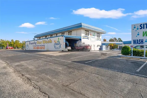 $15 | 1108 Commercial Way, Spring Hill, FL 34606