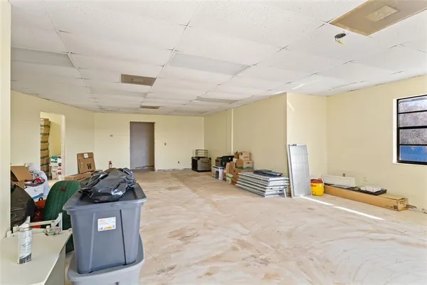 $15 | 1108 Commercial Way, Spring Hill, FL 34606