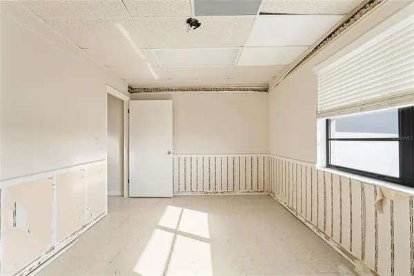 $15 | 1108 Commercial Way, Spring Hill, FL 34606