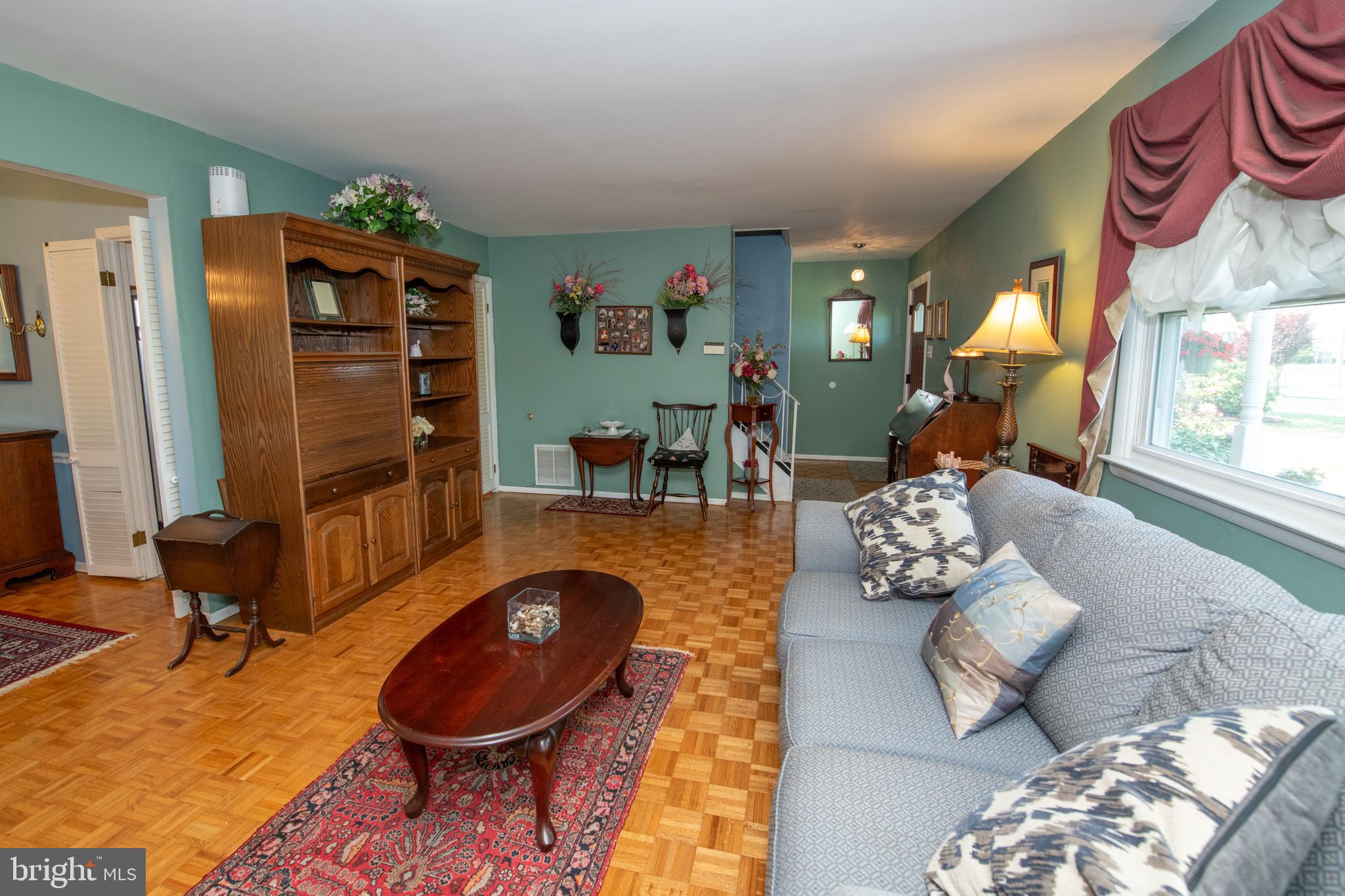 911 Thornton Road Horsham, PA 19044 - Photo 3 of 30